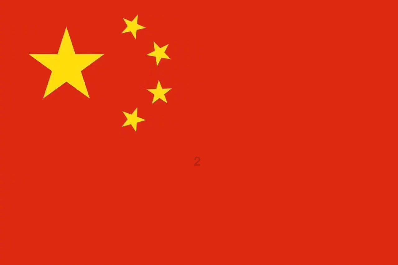 陈都灵到达北京首都机场,灰白毛绒大衣下一双长腿